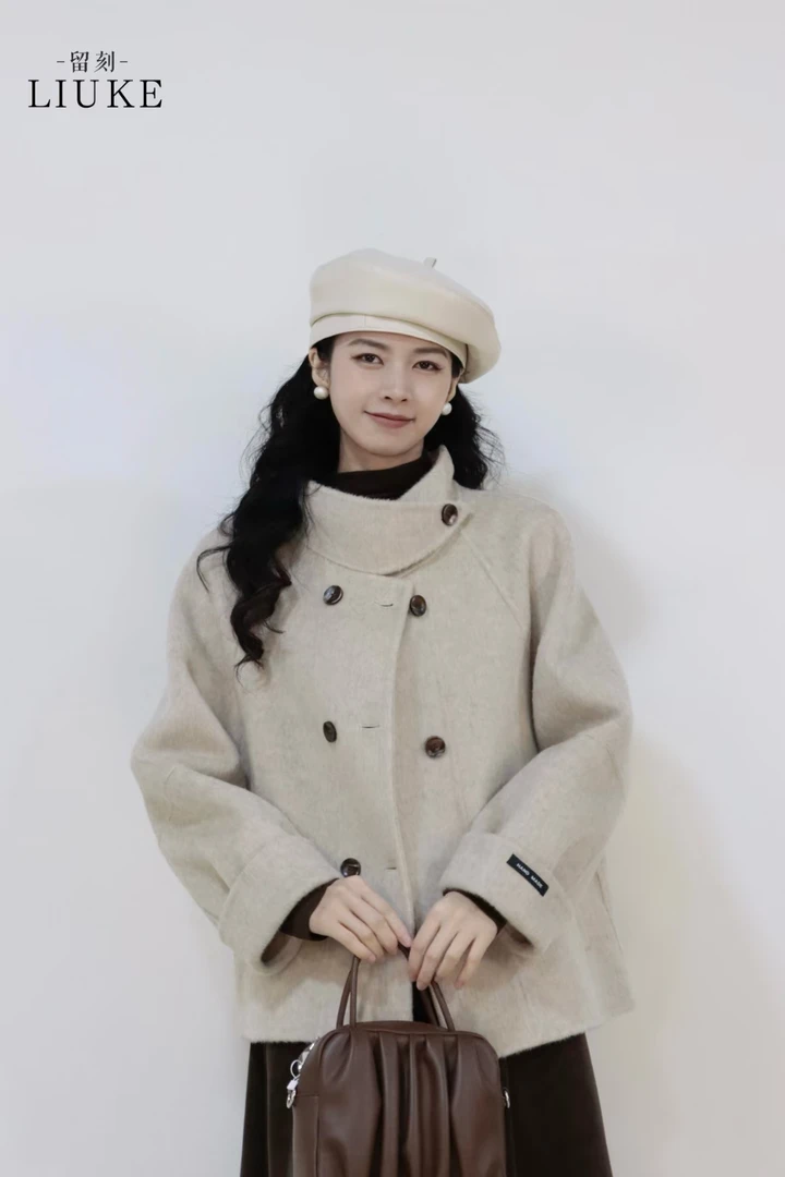 留刻专柜正品时尚立领短款羊驼毛大衣简约小香风设计