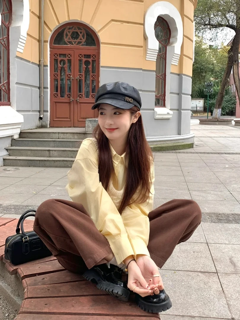 入秋搭配一整套针织小马甲配黄色衬衫小个子盐系穿搭韩剧三件套装