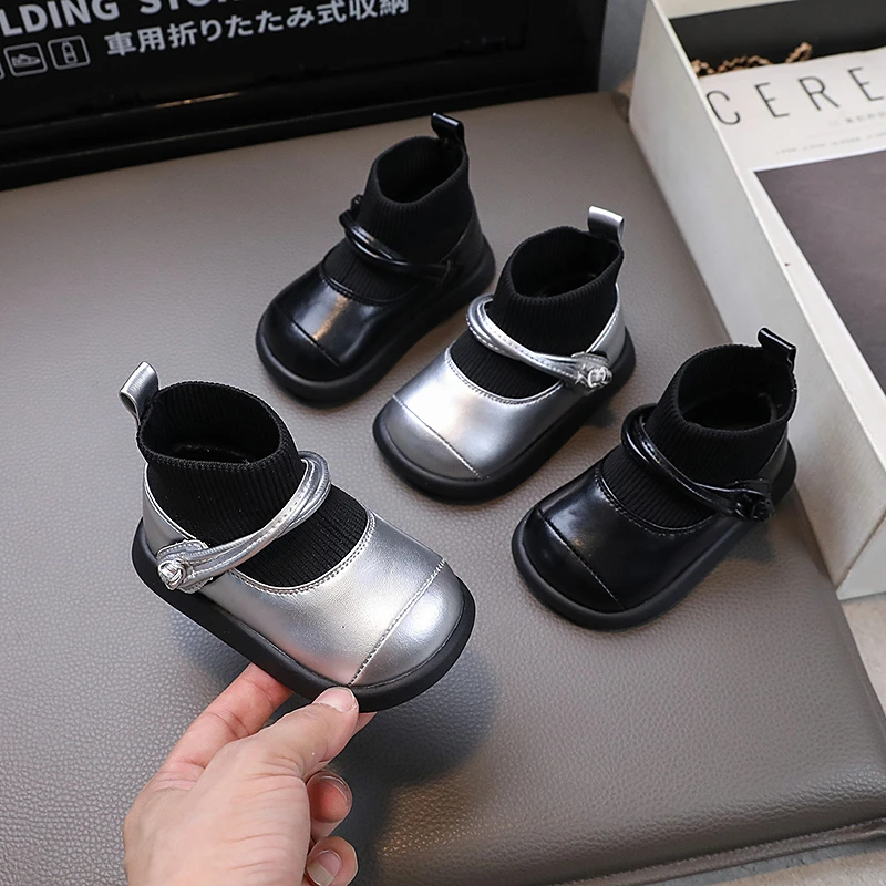 女宝宝鞋子秋冬软底防滑婴儿鞋子女小童靴子1-3岁小皮鞋公主短靴