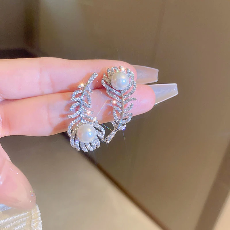铜合金耳饰 不对称珠珠耳钉小众设计感气质耳环轻奢高级个性耳饰
