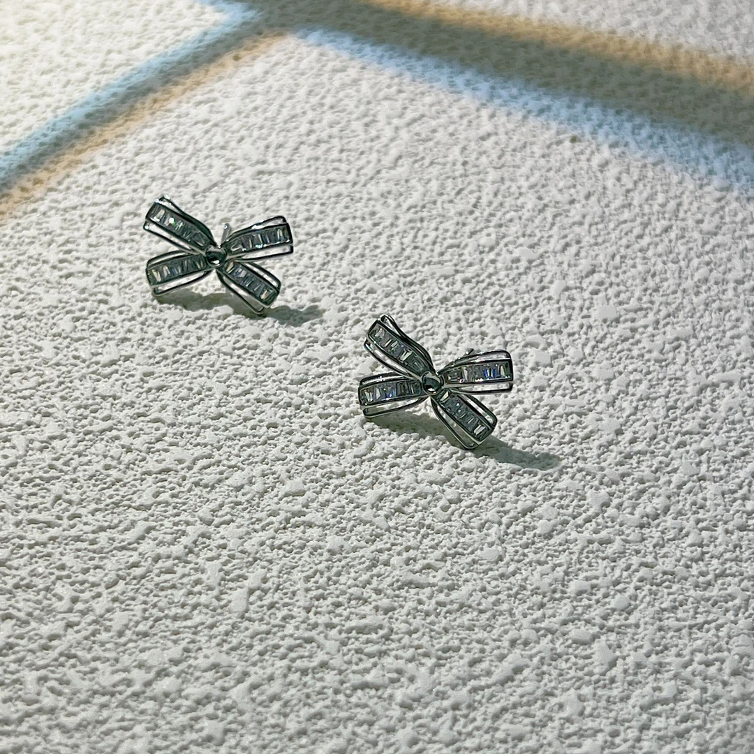 钛钢耳饰 气质迷你时尚可爱百搭简约蝴蝶结锆石耳钉朱莉娅（XH070）