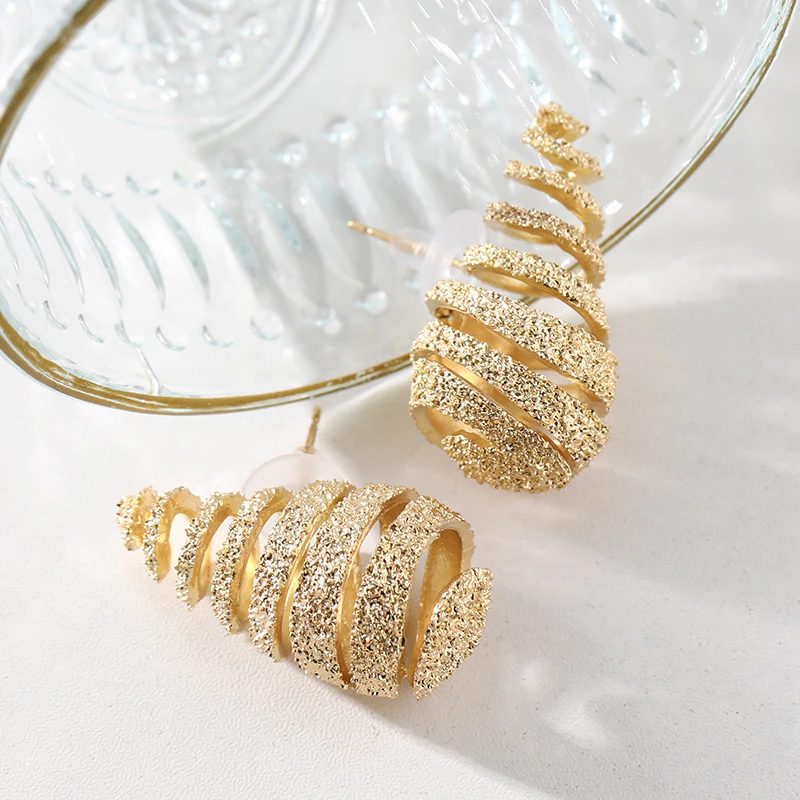 钛钢耳饰 时尚轻奢气质百搭个性欧美镂空设计耳环 朱莉娅 RH611