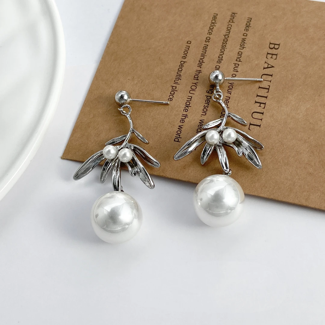 钛钢耳饰 时尚简约气质百搭设计感轻奢树叶耳环 朱莉娅（RH504）