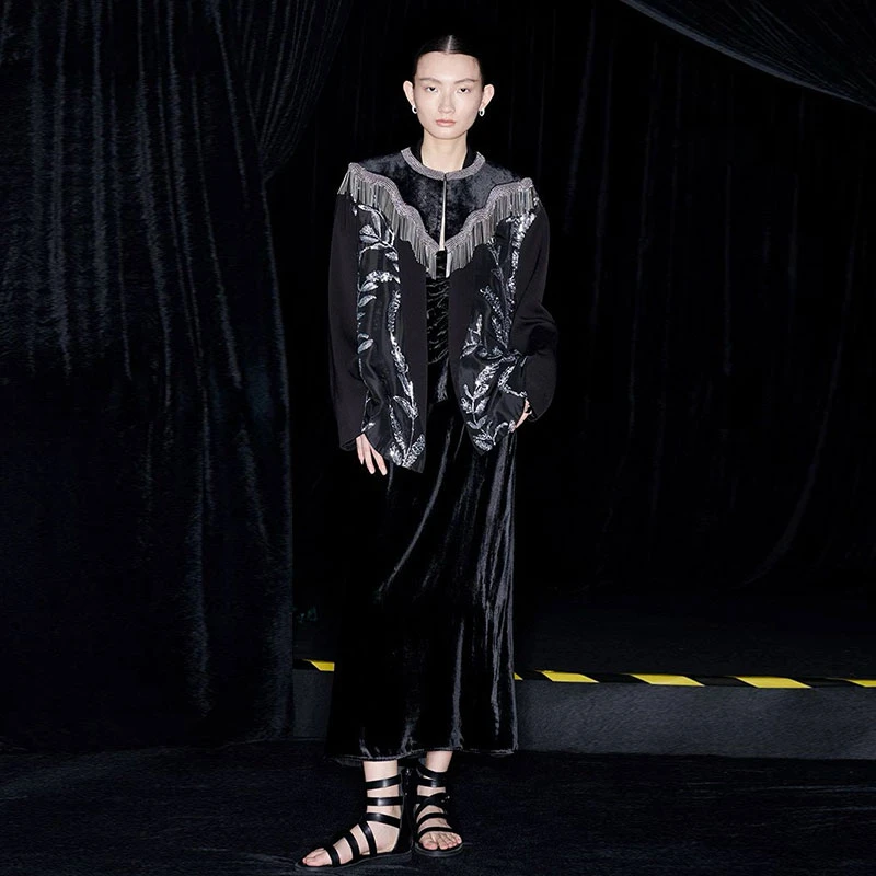 M essential马 凯设计师品牌真丝丝绒圆领流苏披肩