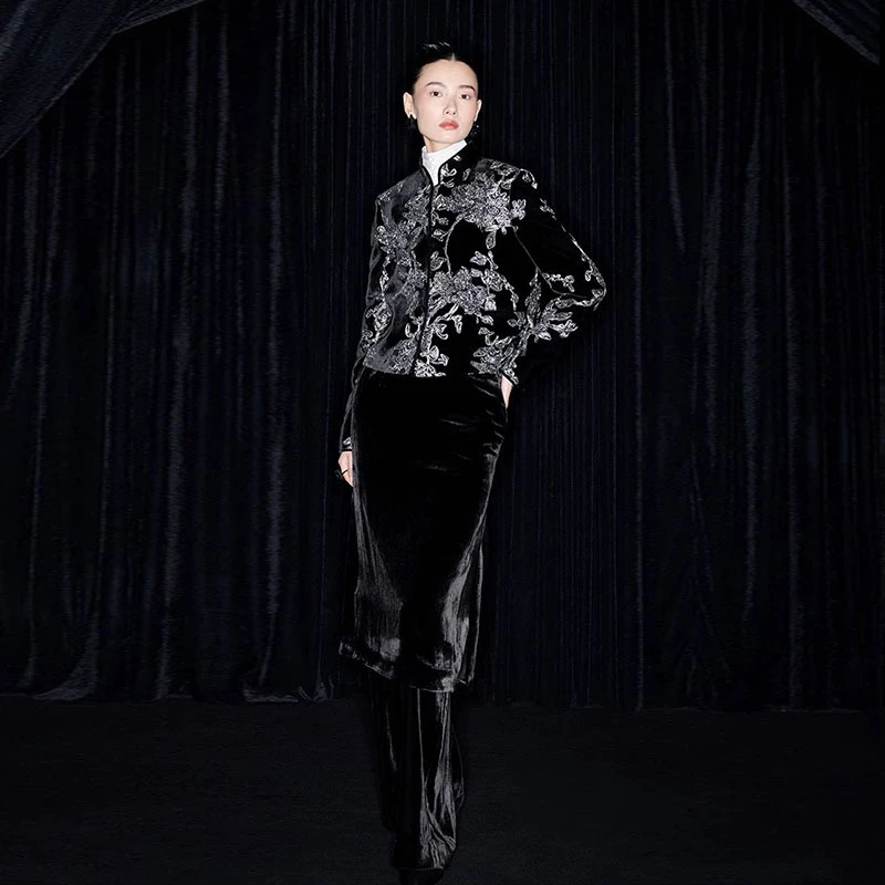 M essential 马 凯银丝立体玫瑰兰花刺绣重工外套短款丝绒半裙女