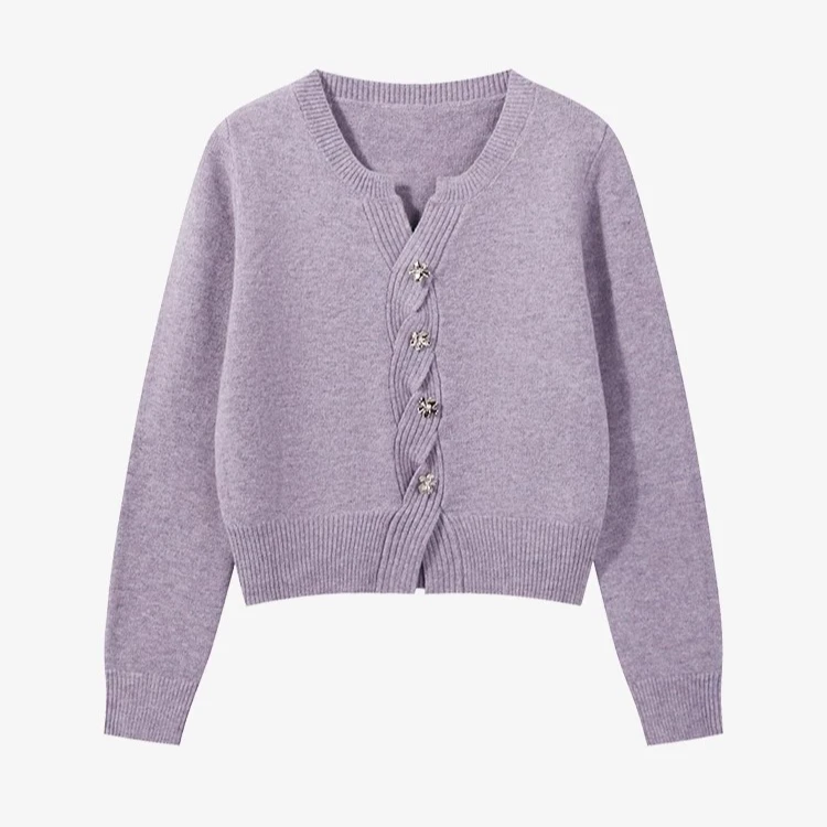 羊城故事-精致百搭双色花朵扣长袖针织纹理感毛衣Y41146733