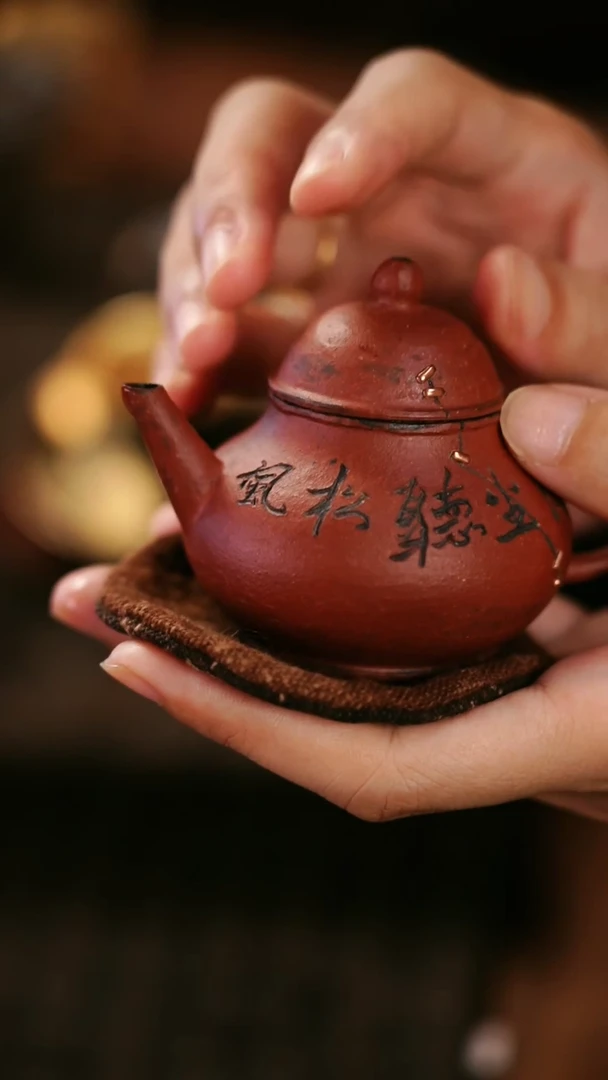 【闪购商品】松风-惠山刻字壶（锔钉）