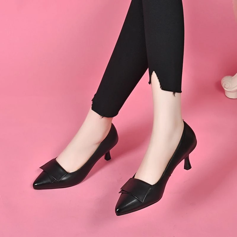 中跟单鞋女真皮细跟2022春秋新款浅口尖头妈妈软皮低跟工作小皮鞋