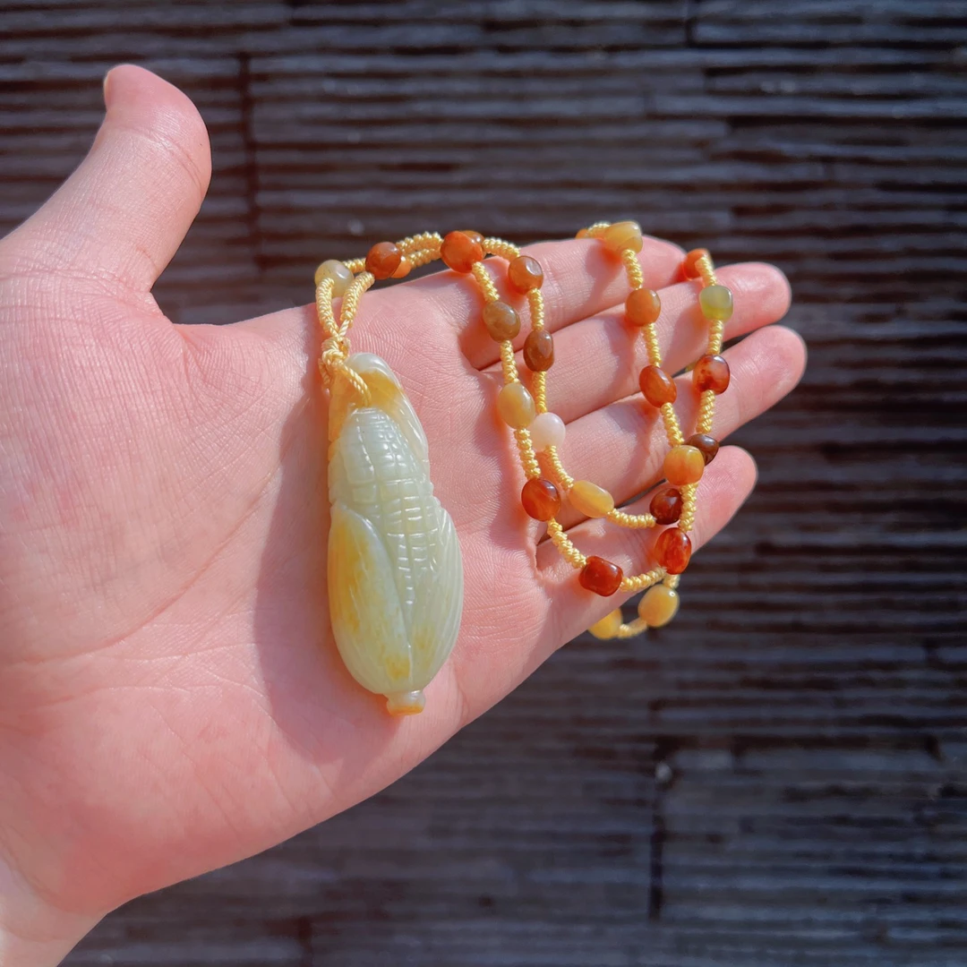 精品天然新疆和田玉玉米雕刻精美吊坠挂坠送礼物