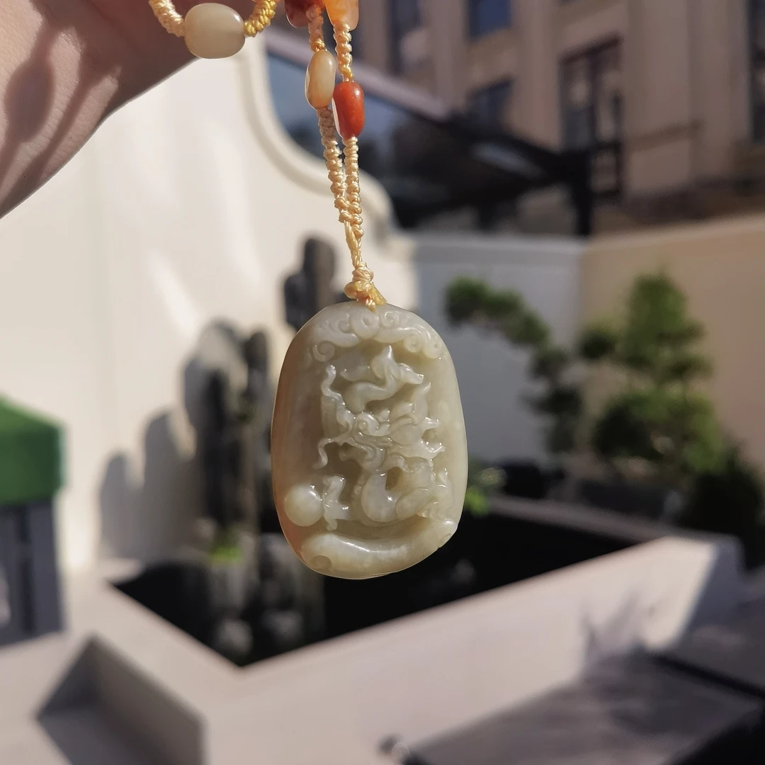 精品天然新疆和田玉龙牌雕刻精美吊坠挂坠送礼物