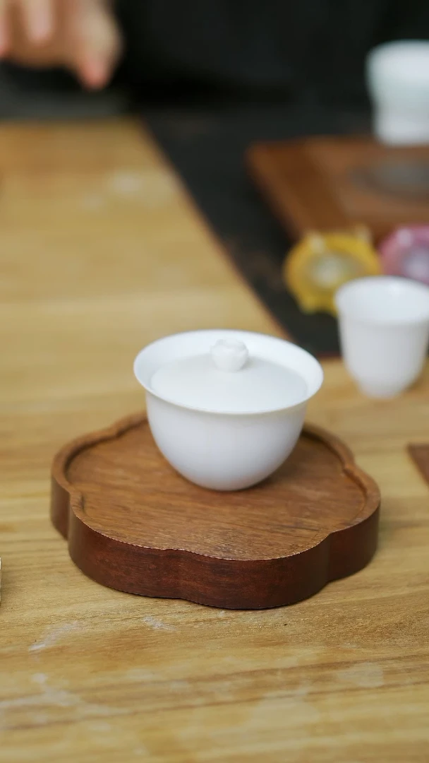 【闪购商品】瓷玻璃羊脂玉瓷盖碗