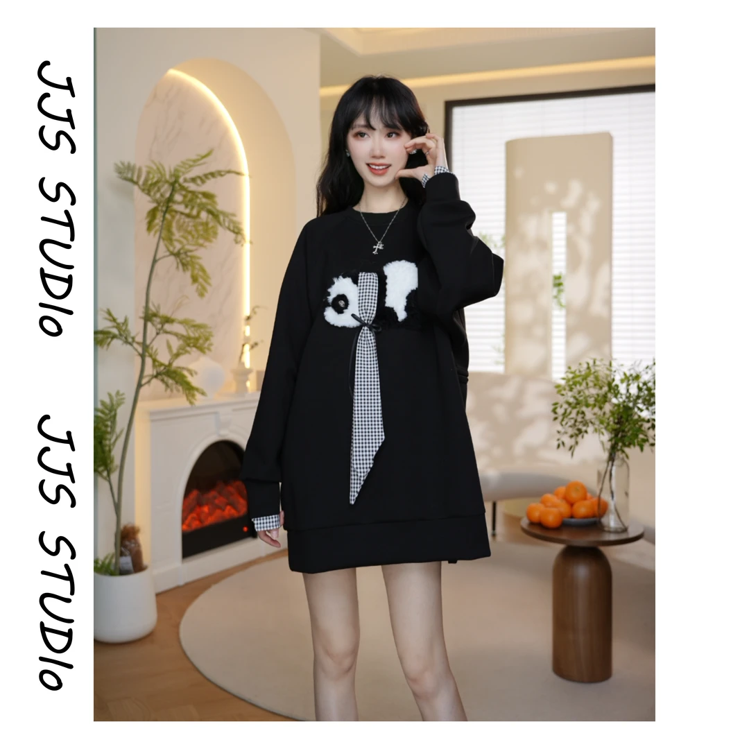 5053098『熊猫滚滚』秋冬百搭长袖宽松休闲时尚设计感圆领小众卫衣