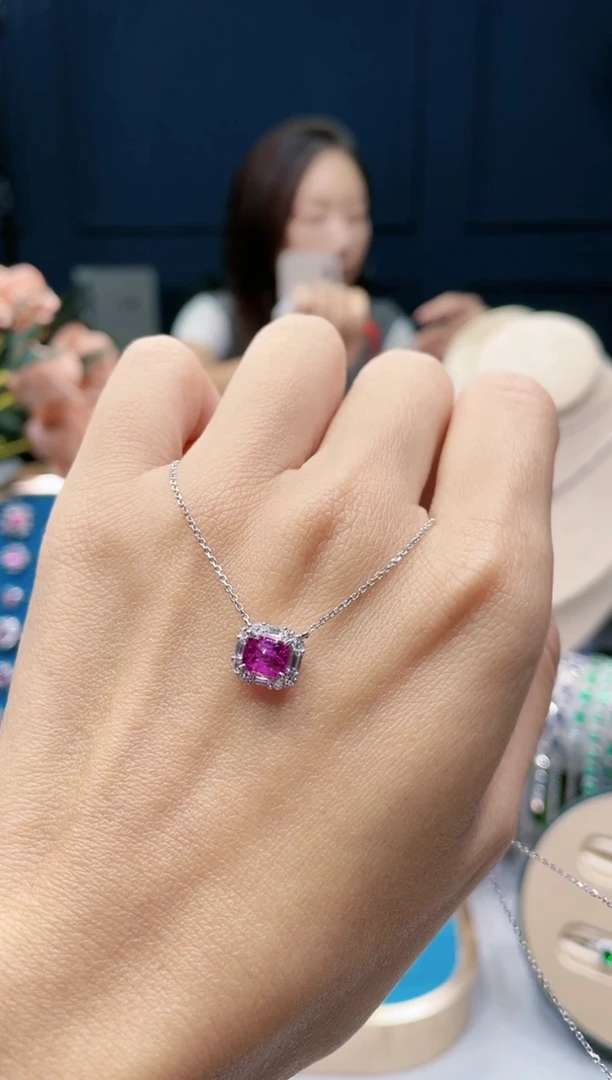 【闪购商品】彩色蓝宝石项链18K金镶嵌1.01克拉