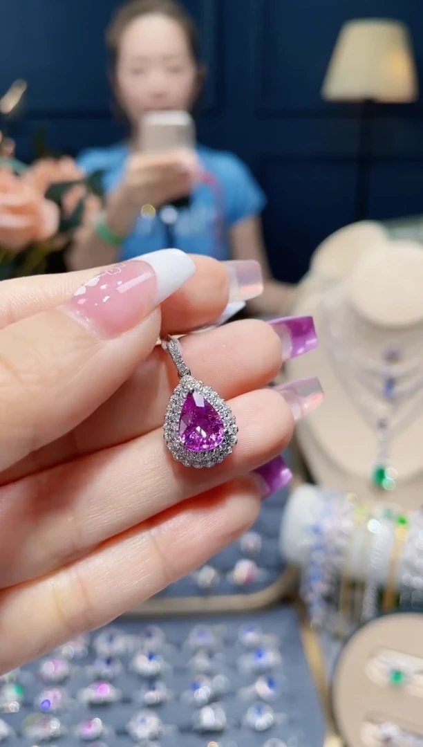 【闪购商品】彩色蓝宝石吊坠(不含链)18K金镶嵌2.21克拉