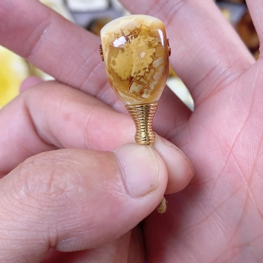 琥珀裸石未镶嵌我