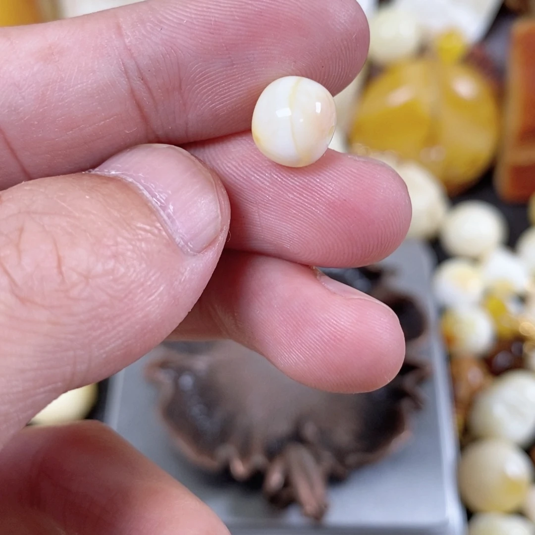 琥珀裸石未镶嵌我