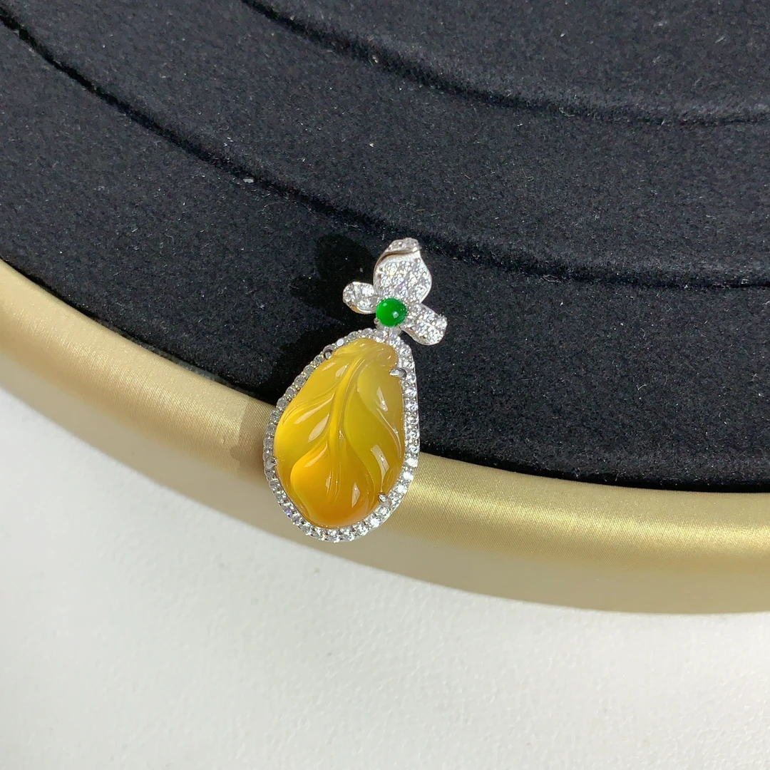 s925银镶嵌天然玉髓黄叶子芭蕉叶吊坠精美雕刻随形叶