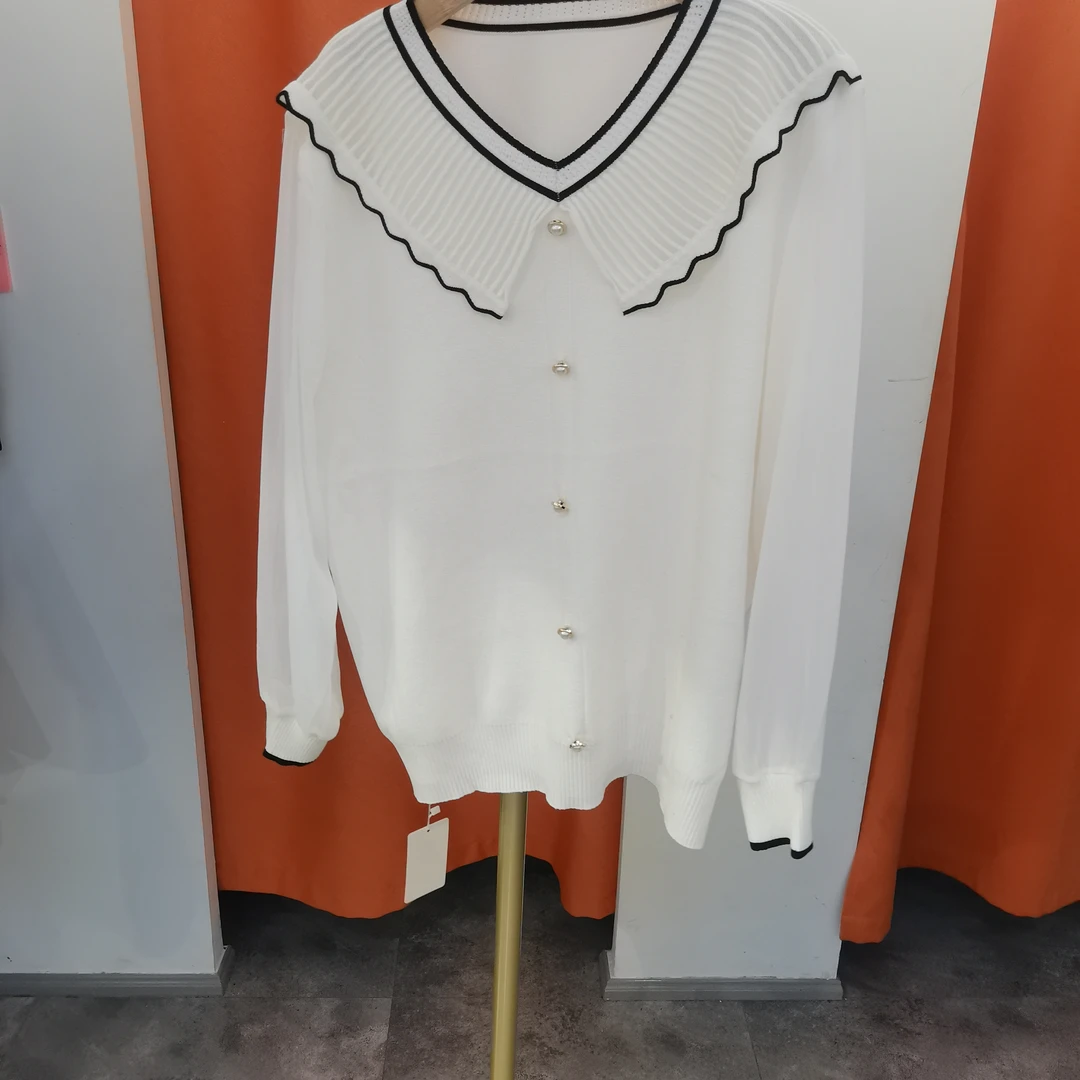 秋款时尚大版毛衣请在直播间下单