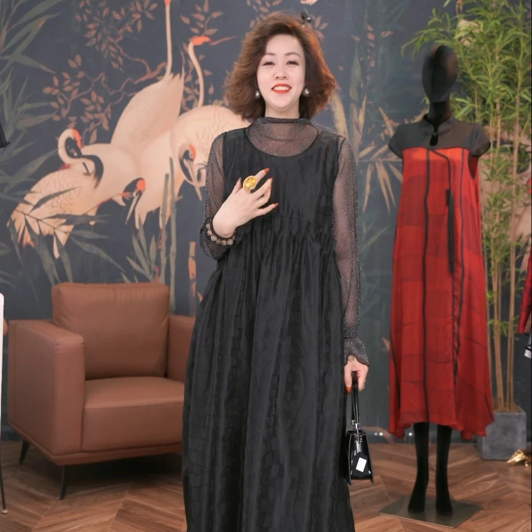 人弗缘甄选【墨韵堂】黑色圆领无袖长款休闲连衣裙RFY221852-2