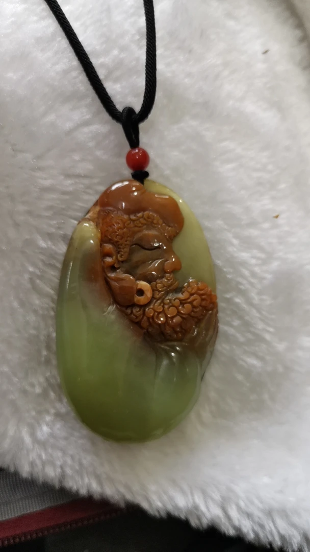 岫玉花玉达摩，天然颜色，手工雕刻