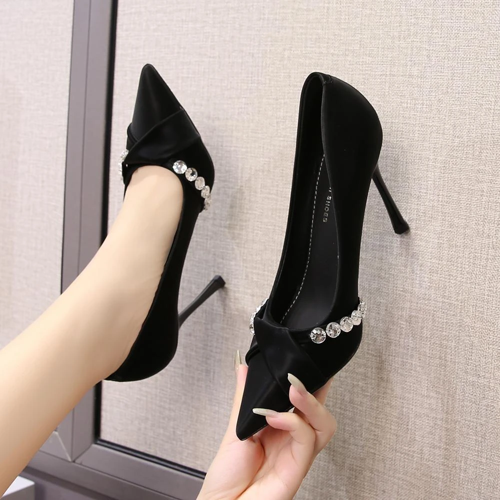 春新款高跟鞋时尚气质百搭网红尖头水钻法式高跟细跟黑色浅口春季