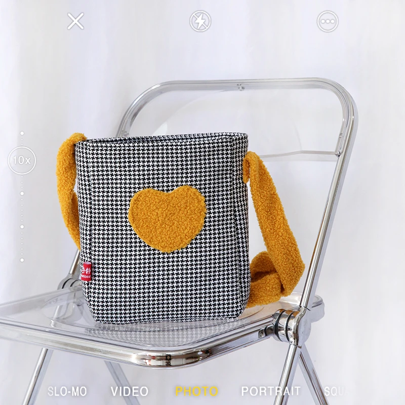 三色补丁心动趣味挎包秋冬新款百搭小众斜挎包爱心千鸟格毛绒包包