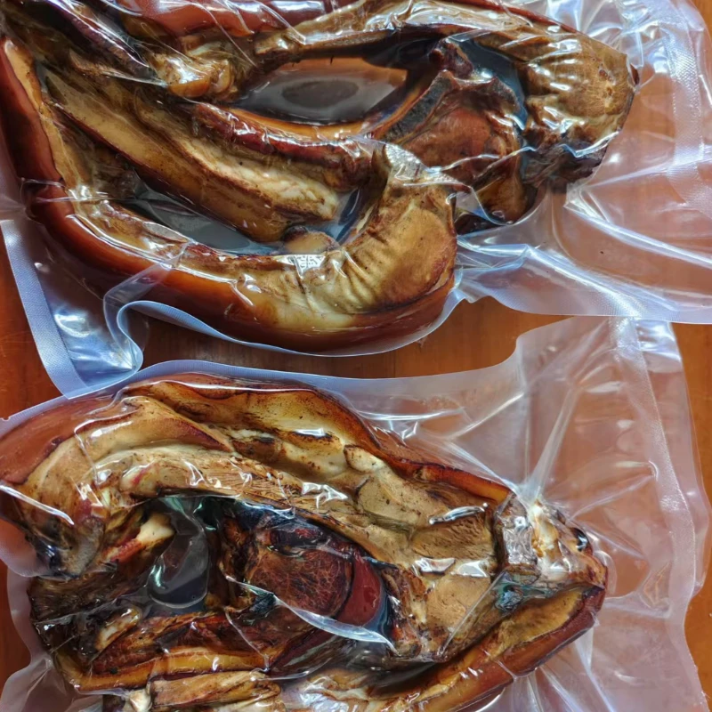 农家  熏小猪肉