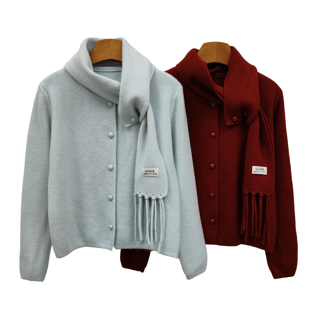 YITONG/倚桐2024冬季可拆卸围巾圆领休闲针织开衫上衣（W4C52310）