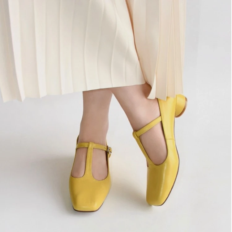 2024年夏新款3厘米中跟漆皮法式风丁字带玛丽珍黄色方头单鞋女