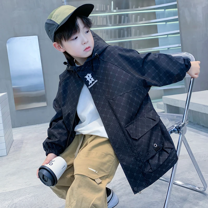 男童冲锋衣6-12岁潮款外套春秋加厚2024新款儿童秋装风衣大童上衣