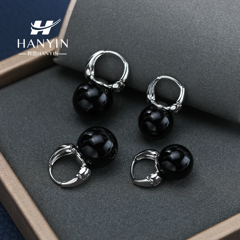 HANYIN/韩茵 铜合金仿珍珠耳饰 时尚清冷感黑色珠珠耳扣