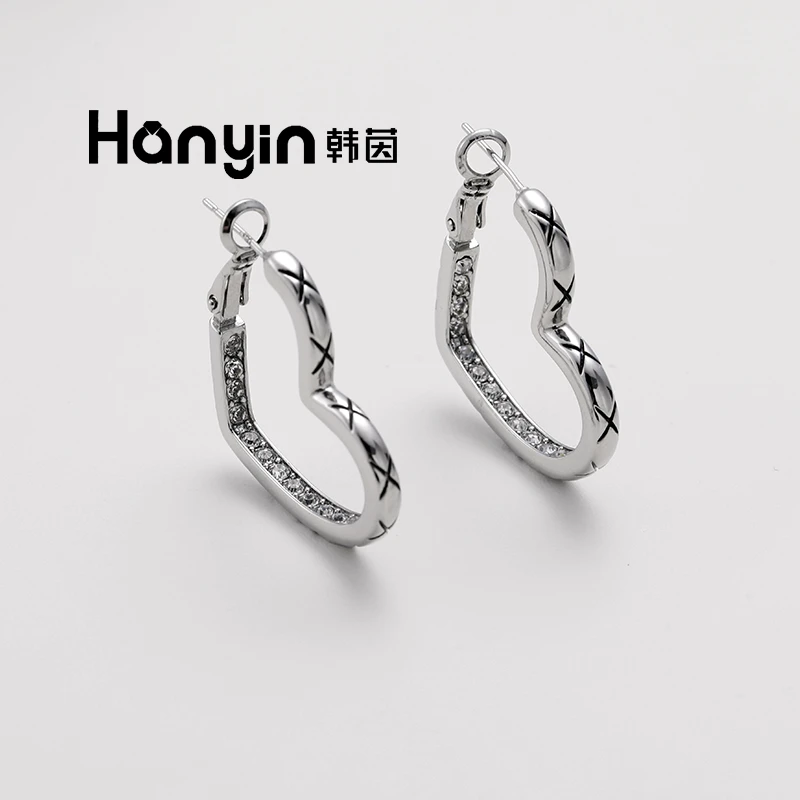 铜合金合成锆石耳饰 925银针时尚光面菱格满微镶心形弹簧扣耳环女