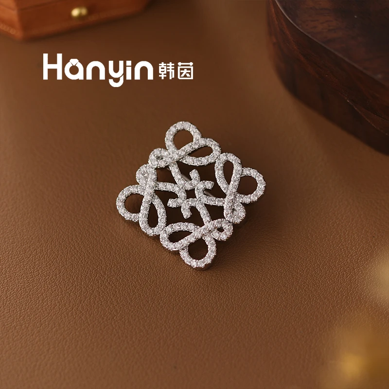 铜合金合成锆石胸针 时尚百搭气质光面满微镶挪威胸针AAA