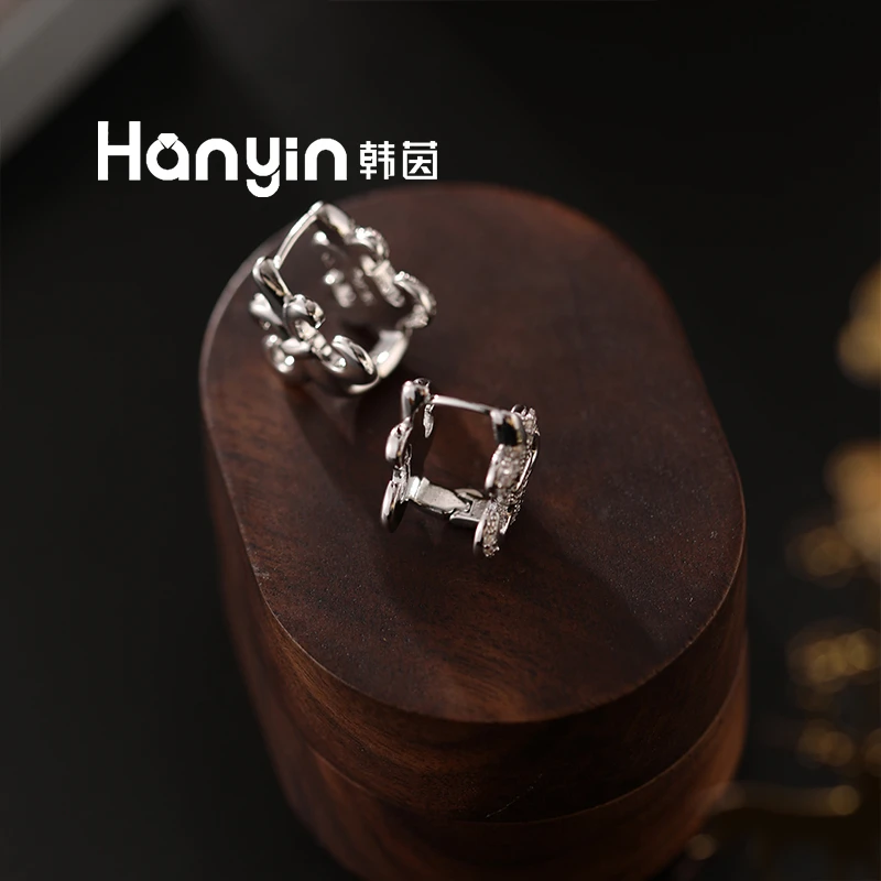 铜合金合成锆石耳饰 时尚百搭气质光面微镶鸢尾花耳扣AAA