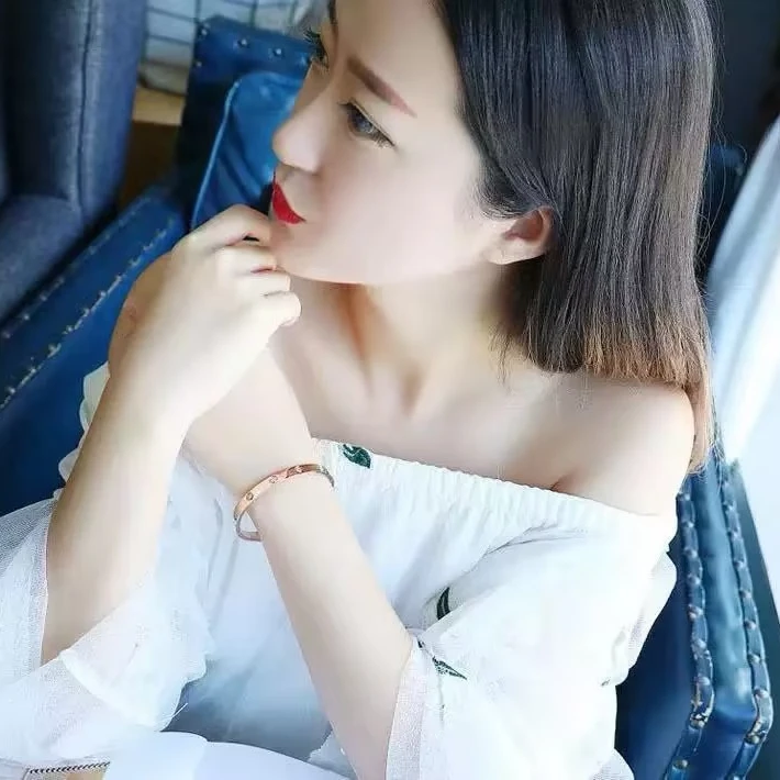 钛钢手镯 减号时尚气质手镯AAA