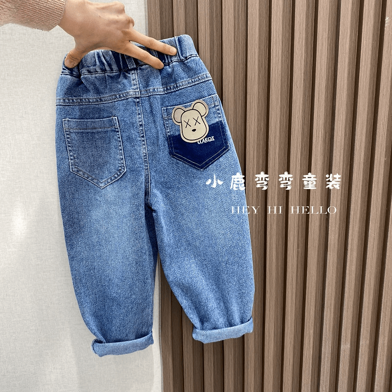 A207春秋新款儿童后袋小熊牛仔长裤