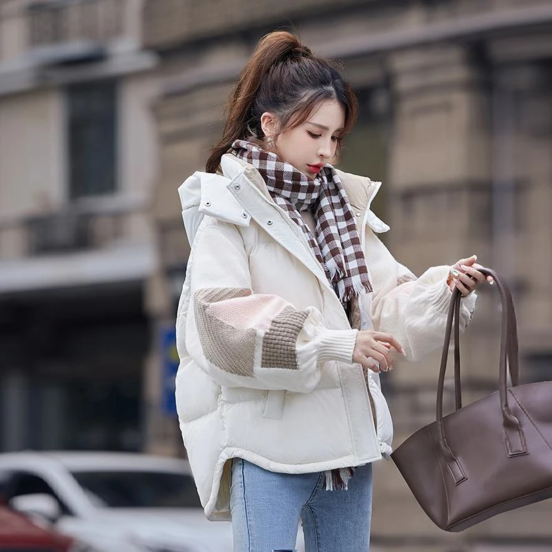 波司澄羽绒服女年新款冬季短款宽松撞色拼接洋气时尚连帽白鸭绒外