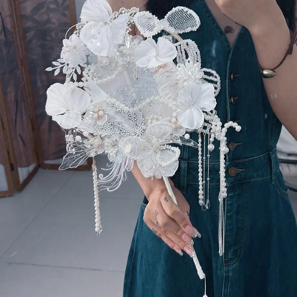 结婚扇团扇古风白色嫁接礼扇子新娘捧吊坠服喜秀禾出成品亲手花女