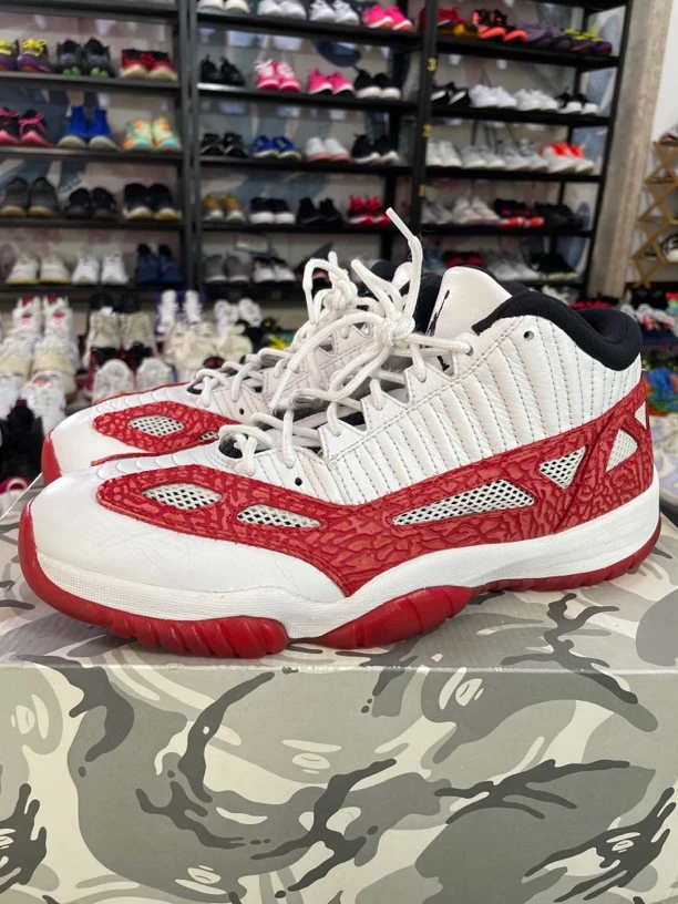 易开胶45码290/Air Jordan 11 篮球鞋 I白红/公价1689 鞋边胶痕