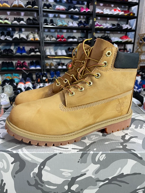 39.5码245/Timberland 添柏岚 经典大黄靴 马丁靴 小麦色/公价687