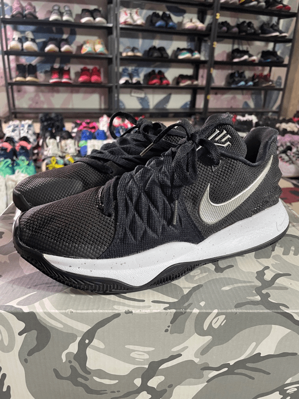 *42码/Nike Kyrie Low 1 实战 篮球鞋 黑色/白色/公价1779