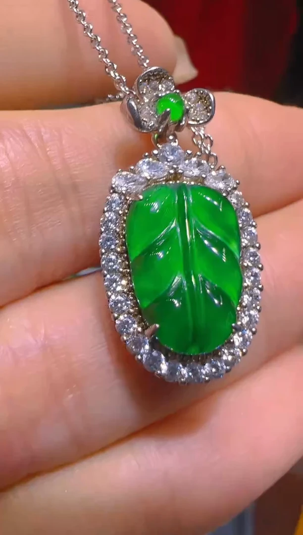 【闪购商品】翡翠吊坠赠链银S925镶嵌 多样性发货