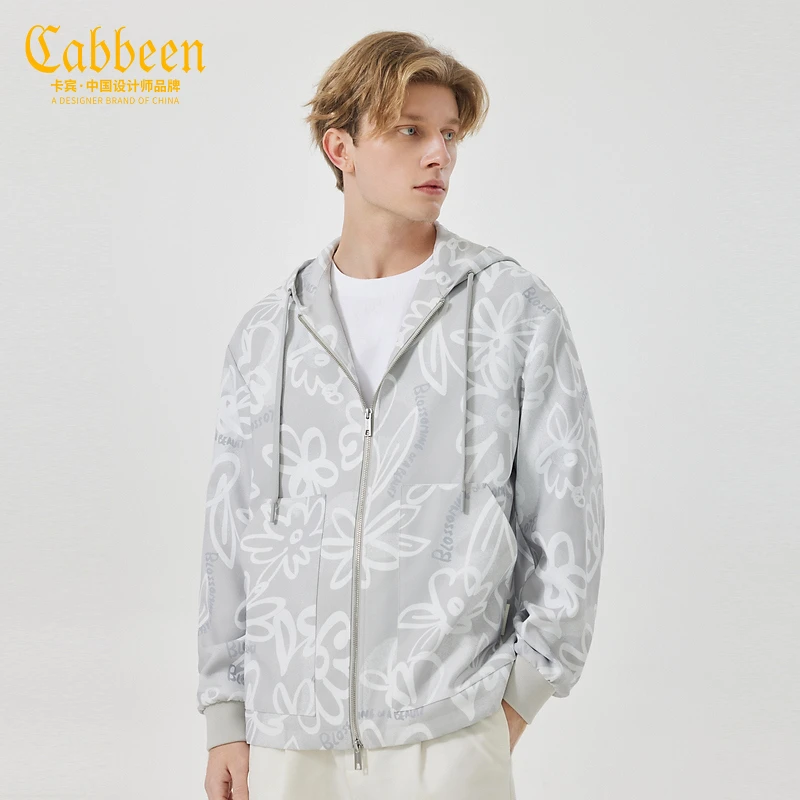 CABBEEN卡宾商场同款薄款连帽夹克23新款卡通满印外套2231139006