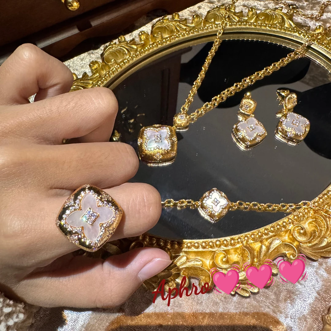 铜合金合成锆石戒指 拉丝金属弧形四瓣花光泽感戒指耳钉项链