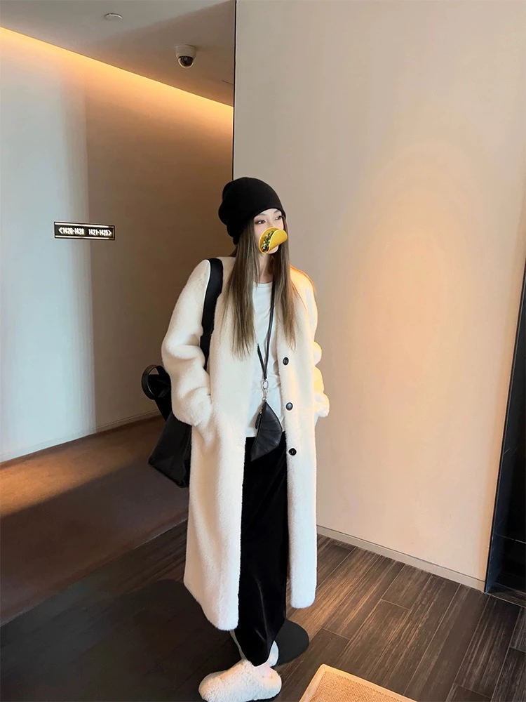 2024秋冬季新款皮毛一体大衣女长款过膝加厚宽松环保白色毛毛外套