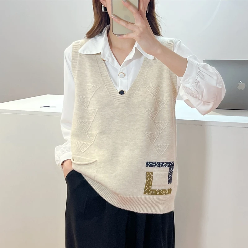 口袋设计感针织马甲背心女士春秋新款2025年时尚洋气宽松显瘦坎肩