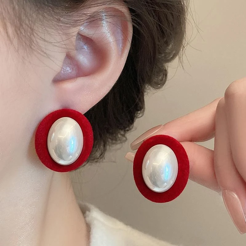 非金属仿珍珠耳饰 秋冬植绒新款耳环珠珠夸张个性耳钉高级感耳饰