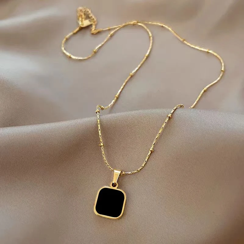 钛钢项链 小方块吊坠项链女款轻奢小众设计配饰锁骨链高级感颈链