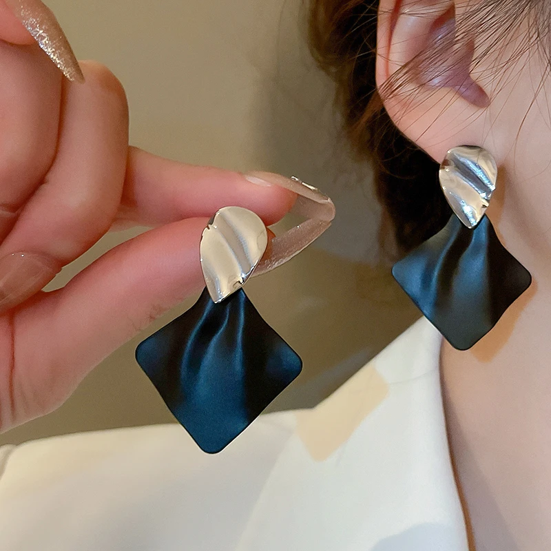 合金耳饰 褶皱菱形耳环轻奢高级感网红爆款耳坠小众设计独特耳饰