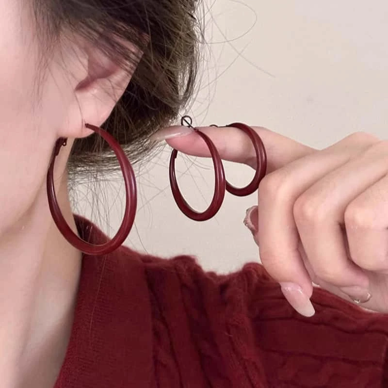 合金耳饰 复古港风红色素圈大耳环女轻奢高级感耳圈个性夸张耳饰